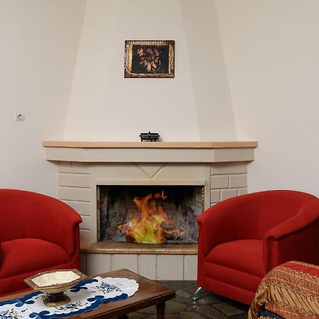 칼라마키 Petrakis Afrathias Garden House 빌라 외부 사진