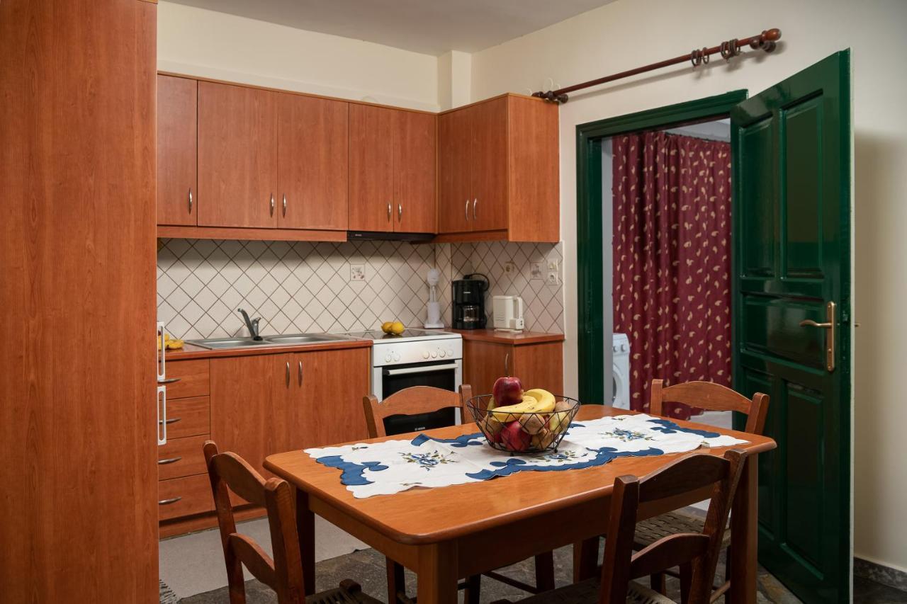 칼라마키 Petrakis Afrathias Garden House 빌라 외부 사진