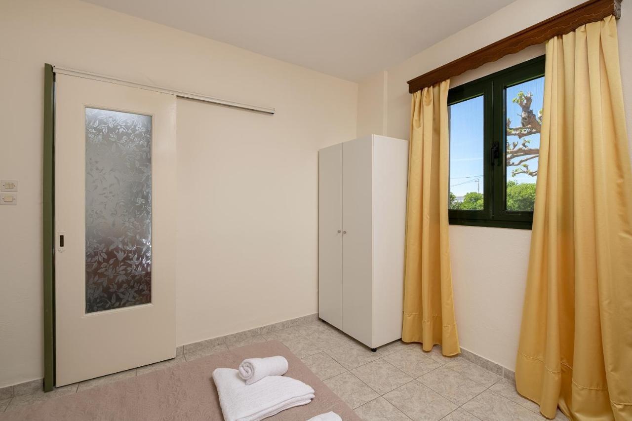 칼라마키 Petrakis Afrathias Garden House 빌라 외부 사진