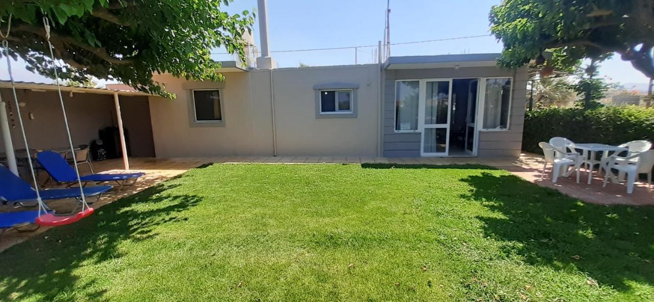 칼라마키 Petrakis Afrathias Garden House 빌라 외부 사진