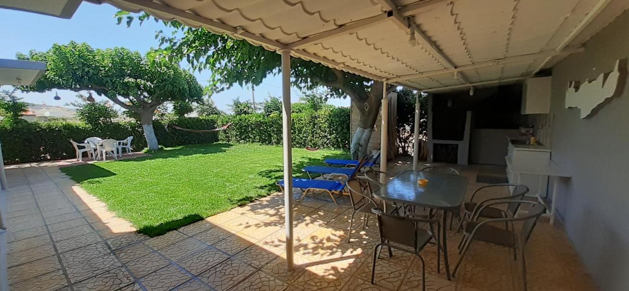칼라마키 Petrakis Afrathias Garden House 빌라 외부 사진